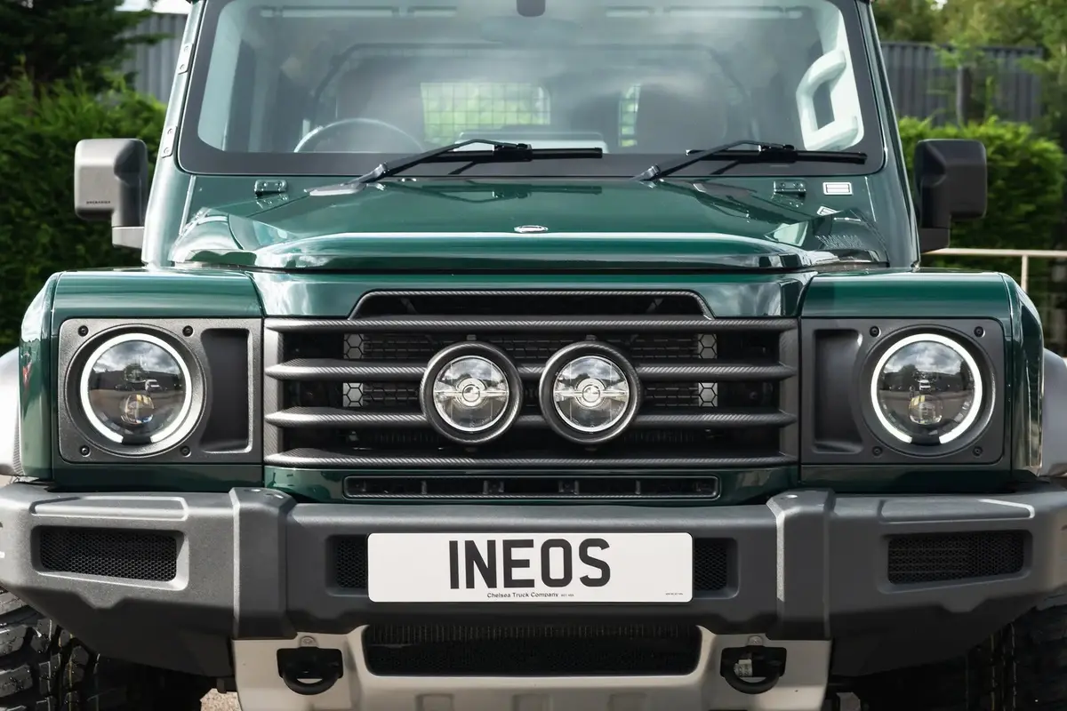 Ineos Grenadier (2023 Onwards) Exposed Matte Carbon Central Lamp Dakar Front Grille 1