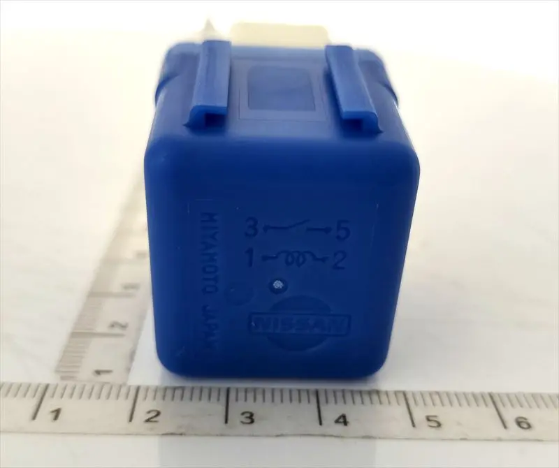 マーチ用 フアンコントロールリレー 25230-79981 日産純正部品 1