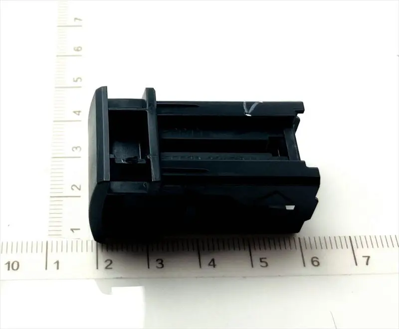 ランドクルーザープラド用 スペアスイッチ ホールカバーのみ 55539-33170-C0 Cba-Trj150w トヨタ純正部品 1