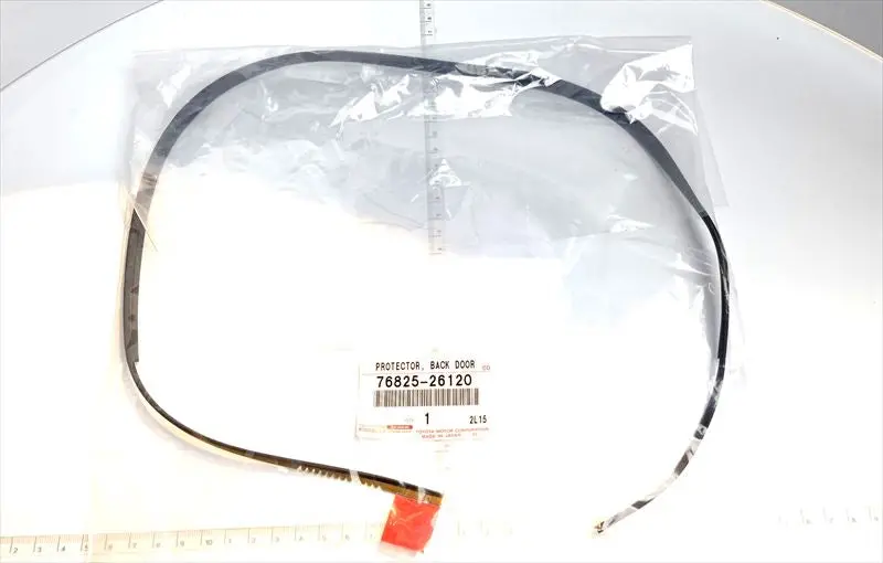 バックドアアウトサイドガーニッシュプロテクタのみ 76825-26120 ハイエース用 トヨタ純正部品 M100m 1
