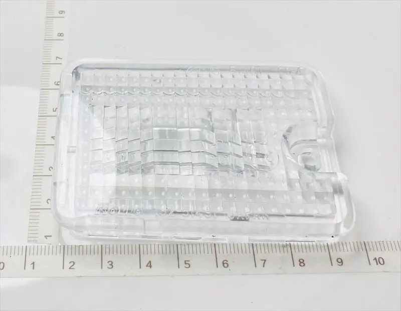 バックアップランプのレンズ＆ボデーのみ 8167187506 テリオスキッド用 ダイハツ純正部品 1