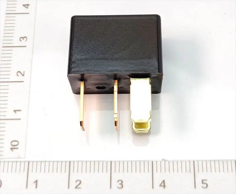 『図の82739c』Ａｂｓのリレーのみ 8627A030 ランサ/ミラージュ用 三菱純正部品 M122m 1