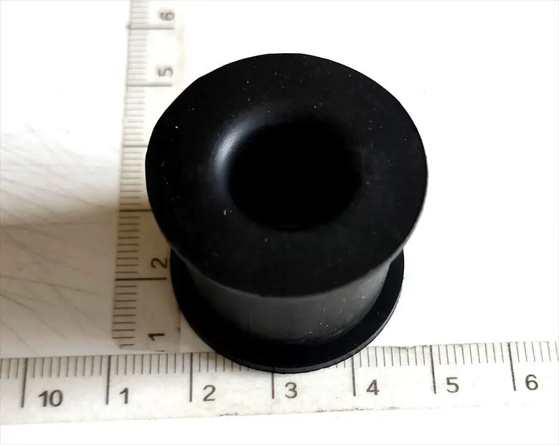 コントロールシャフトのサポートブラケットのブッシュのみ 9004385159 エッセ用 ダイハツ純正部品 1