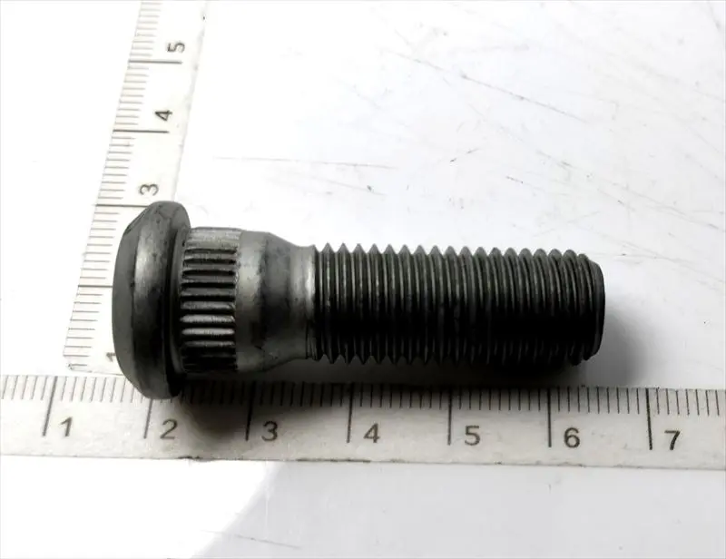 フロントアクスルハブボルトｌｈのみ 90942-02049 Iq用 トヨタ純正部品 M47m 1