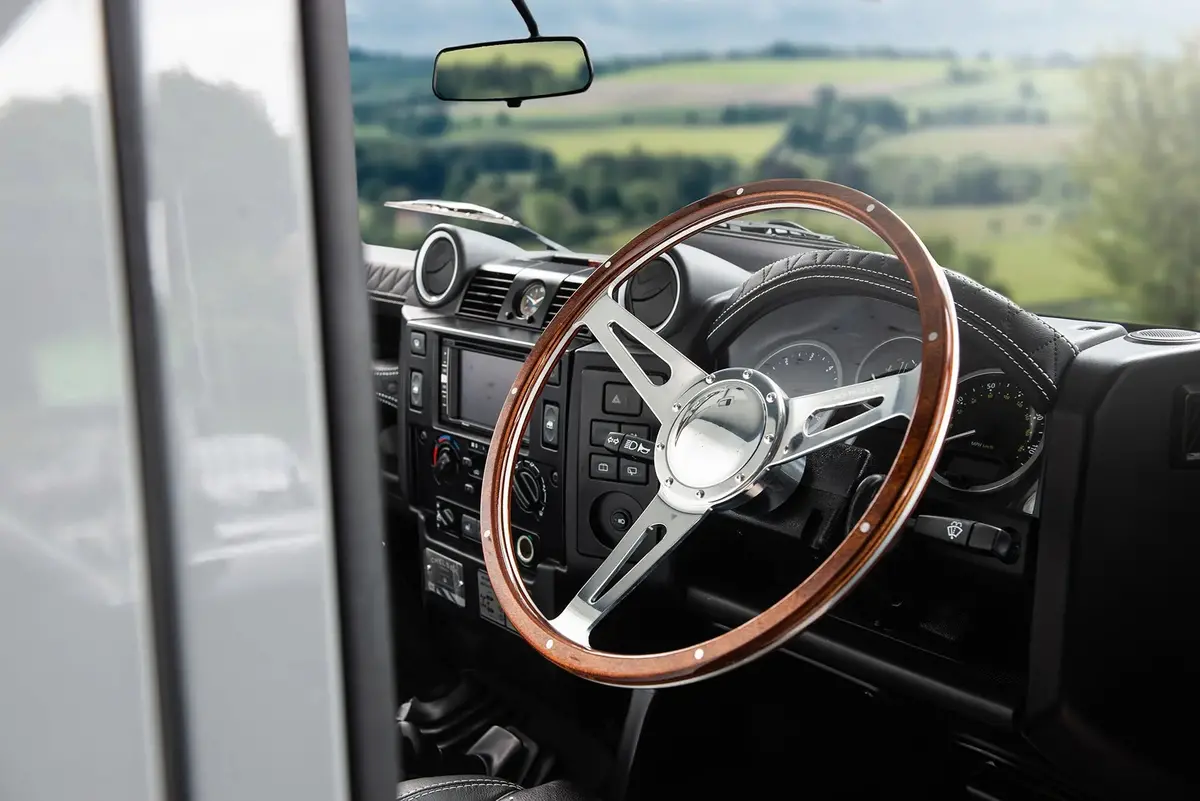 Land Rover Defender (1991-2016) 16" Heritage Steering Wheel 1
