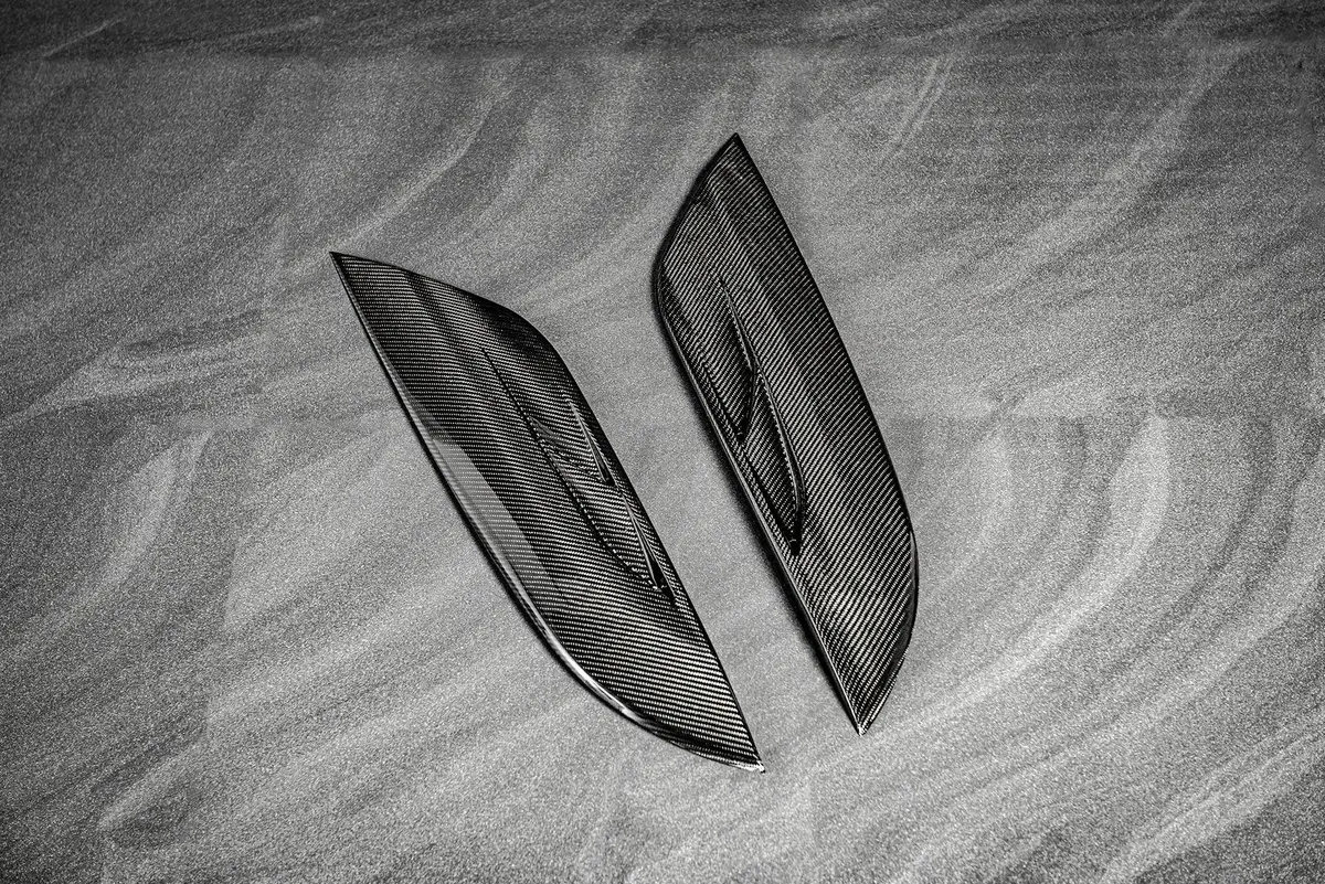 Exposed Carbon Bonnet Vents For Land Rover Defender (2020 Onwards) 1