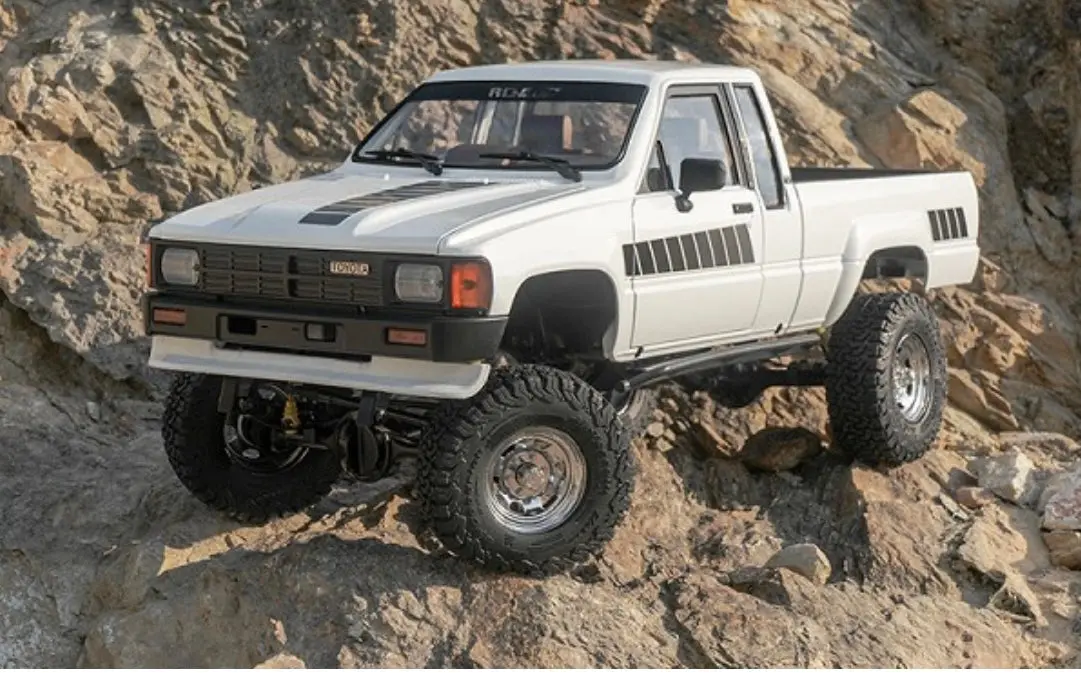 Rc4wd Trail Finder 2 "Lwb" Rtr W/ 1987 Toyota Xtracab Hard Body Set (White) 1