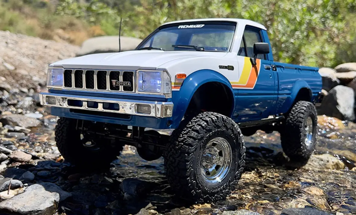 Rc4wd Trail Finder 2 Rtr W/1982 Toyota Pickup Hard Body Set (Blue) 1