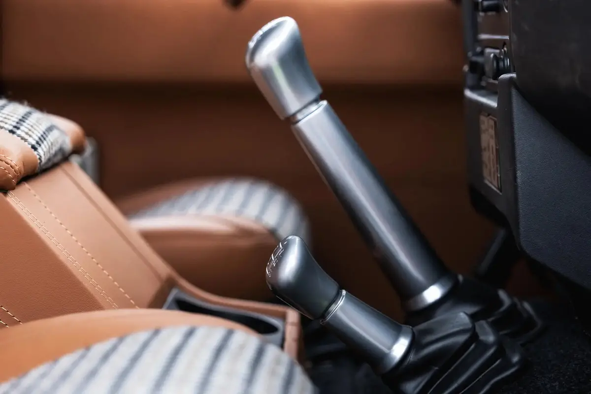Land Rover Defender (1991-2016) Gear Stick With Diff Lock 1