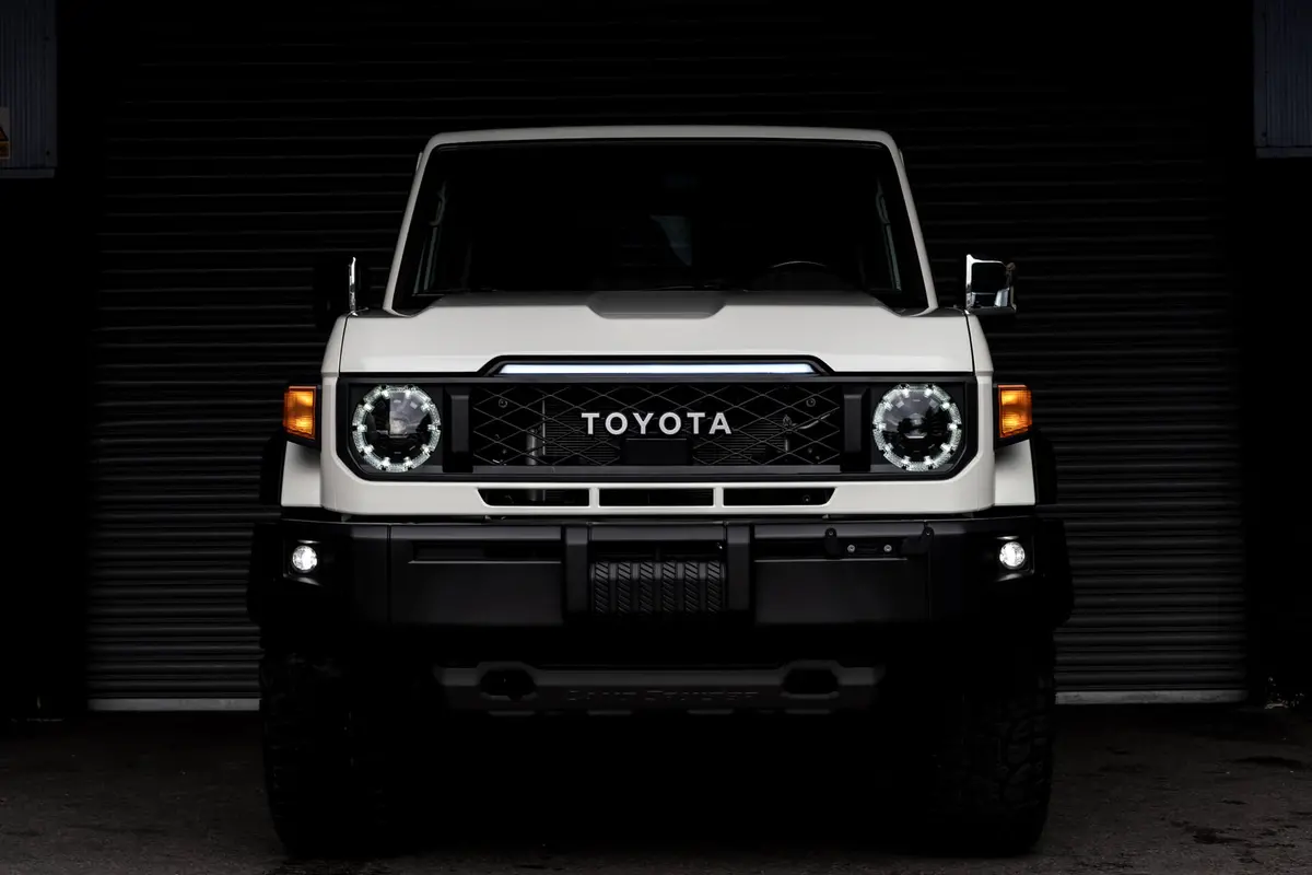 Front Grille With Led Lightbar For Toyota Land Cruiser 70 (2023 Onwards) 1