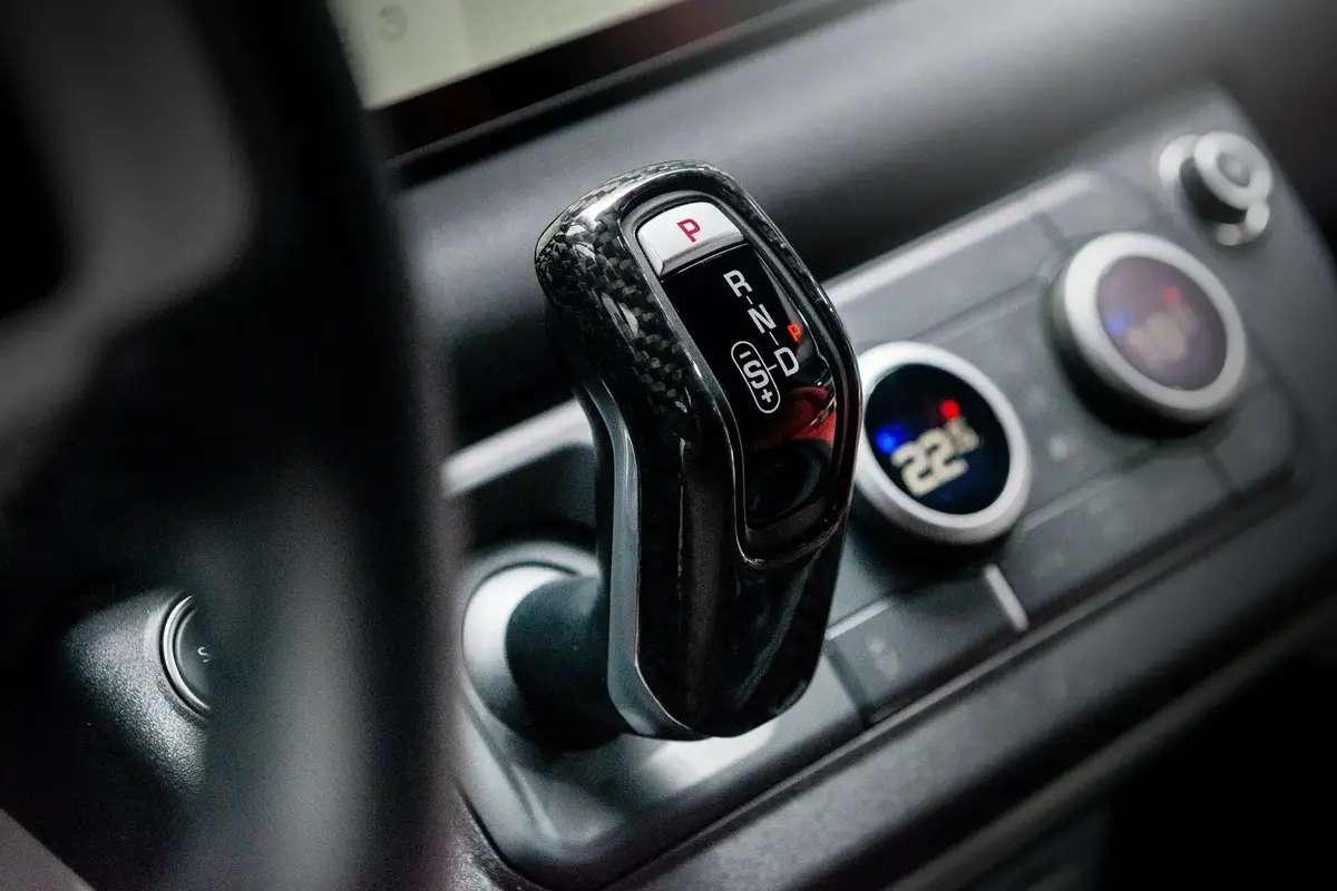 Land Rover Defender (2020 Onwards) Carbon Fibre Gear Shift Trim 1
