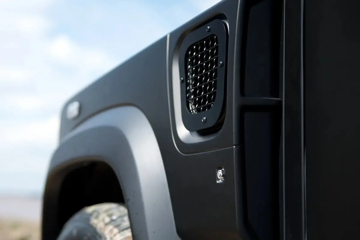 Land Rover Defender (1991-2016) Side Vents With Stainless Steel Mesh (Pair) 1
