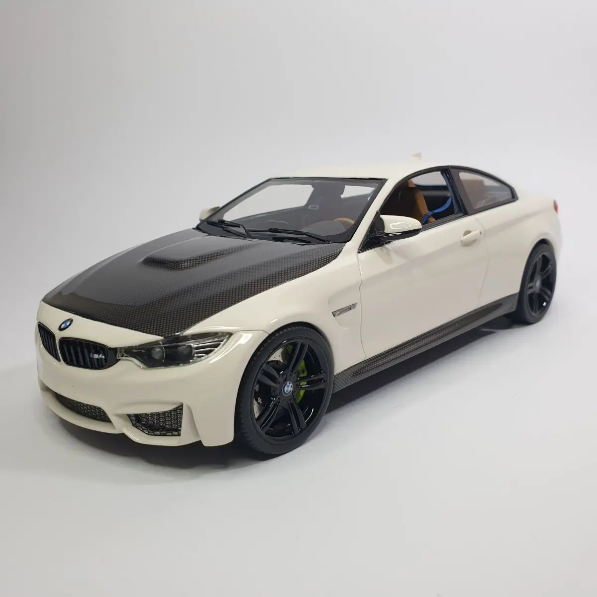 Alpha Model Bmw M4 1/24 1