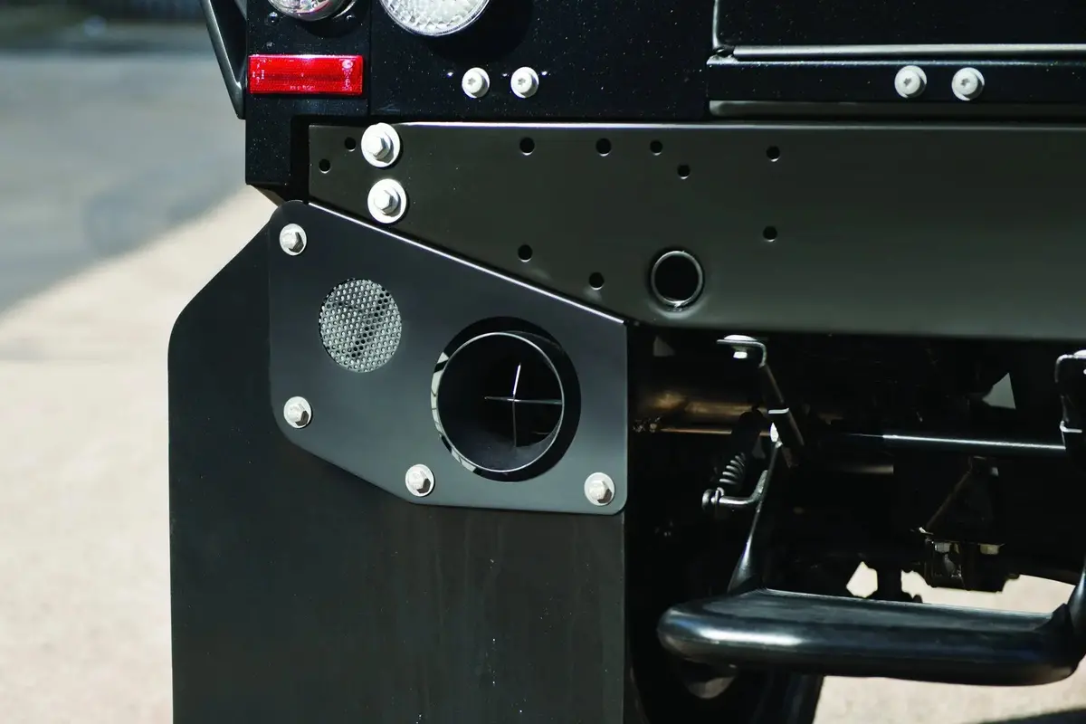 Land Rover Defender 90 (1991-2016) Crosshair Exhaust System 1