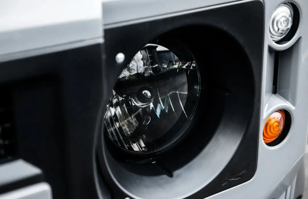 Land Rover Defender (1991-2016) Shadow Chrome Headlights With Parking Bulb (Rhd) 1