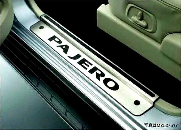 『パジェロ』 純正 V83w スカッフプレート(ショート) パーツ 三菱純正部品 ステップ 保護 プレート Pajero オプション アクセサリー 用品 1