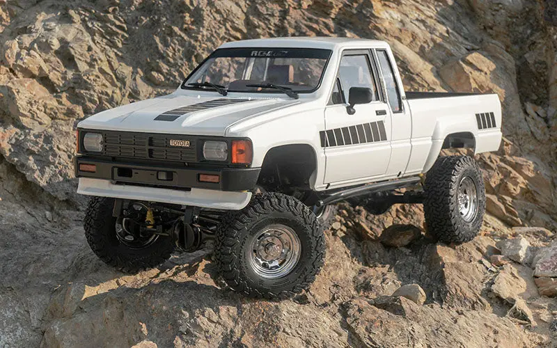 Rc4wd Trail Finder 2 "Lwb" Rtr W/ 1987 Toyota Xtracab Hard Body Set (White) 1